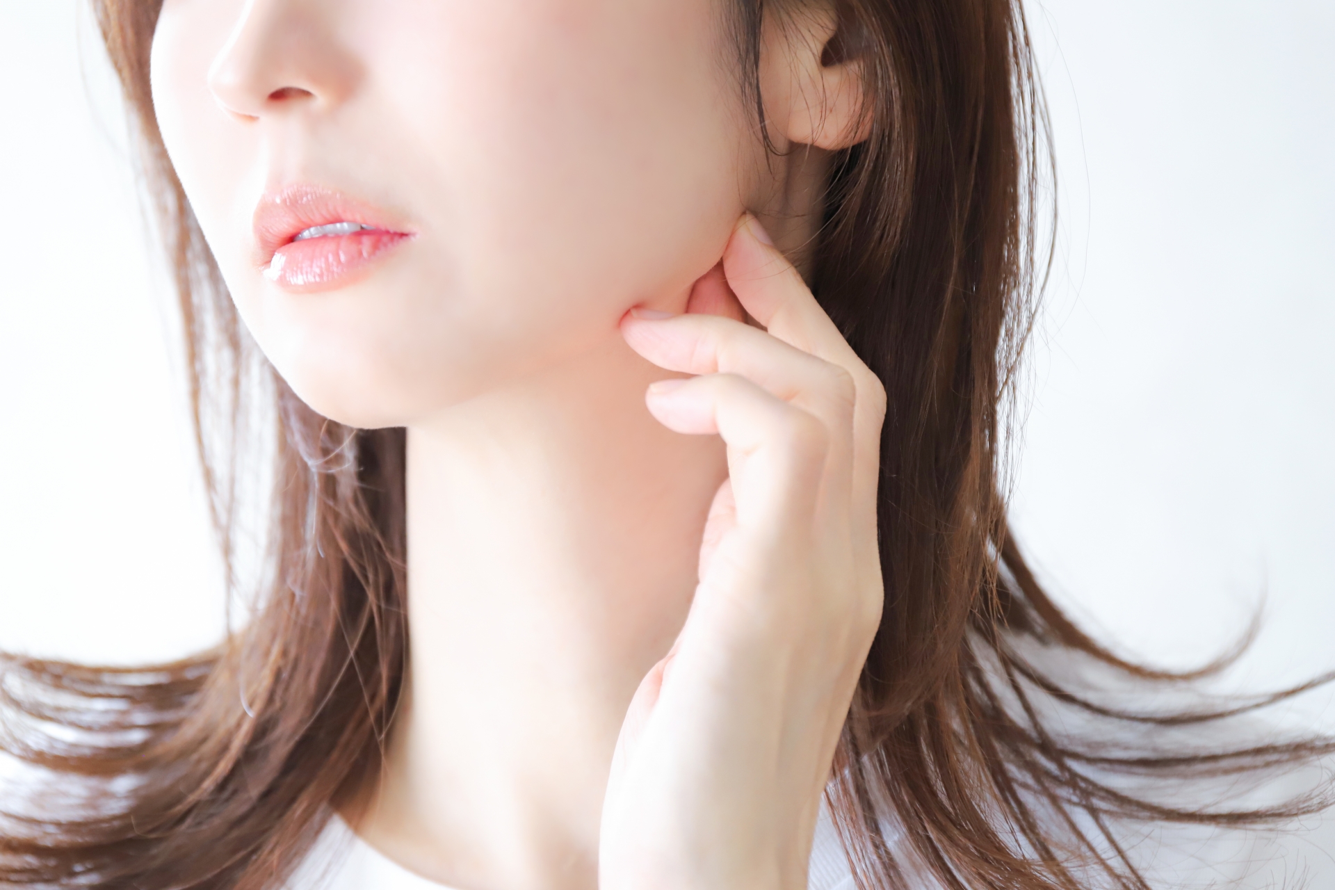 顔の脂肪吸引後の「拘縮（こうしゅく）」とは？ボコボコ・硬さが治る期間とケア方法