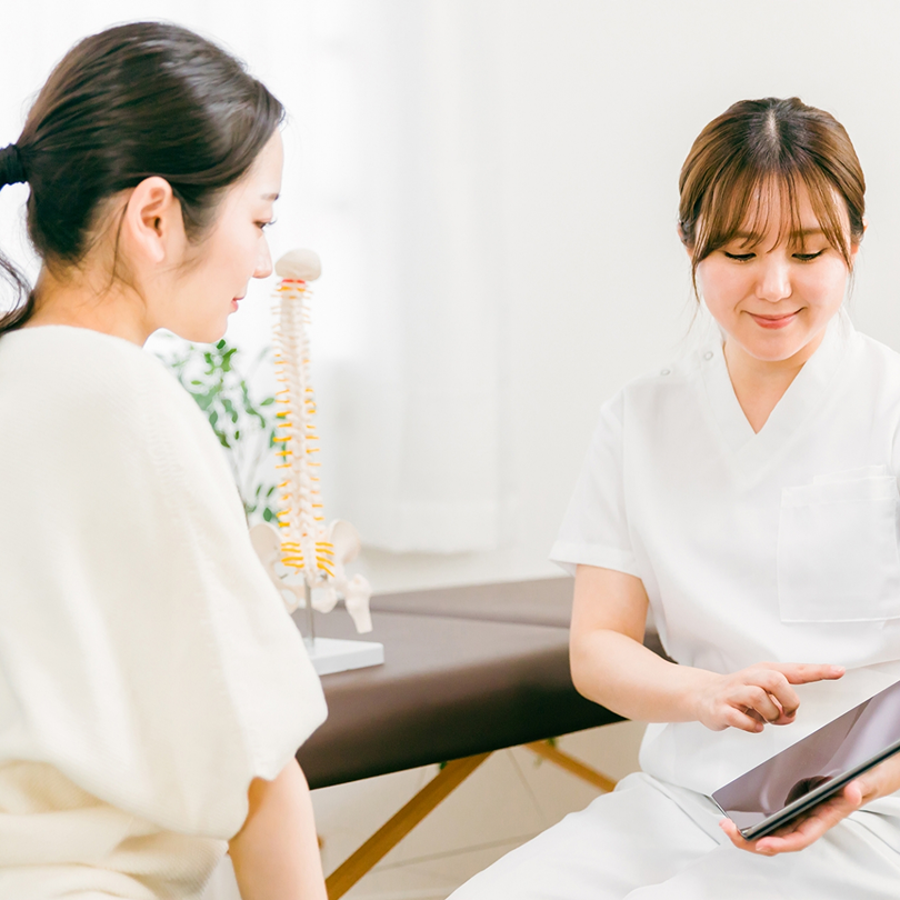 状態を確認し、目立たない位置に切開線をデザイン。
局所麻酔または静脈麻酔を併用します。
