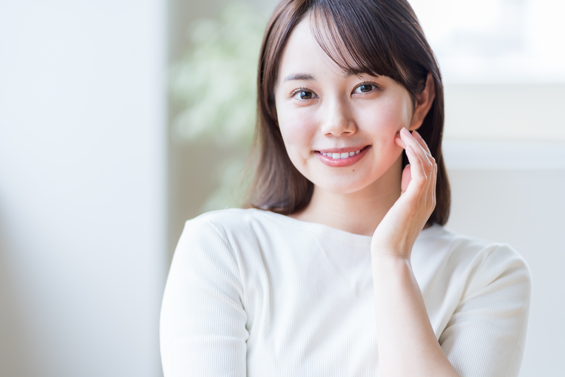 眉下切開で「つり目」や「キツい顔」になる？失敗しないデザインと防ぐコツ