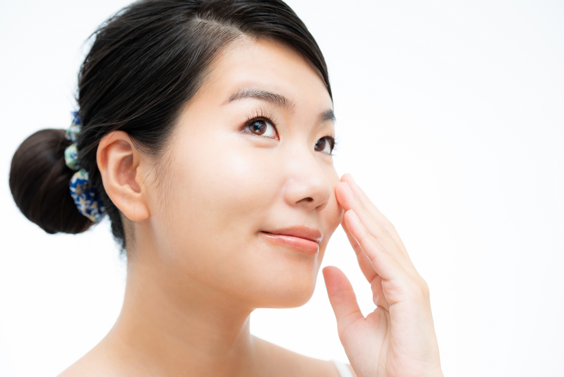 クマ取り（脱脂）後にシワが目立つ・増える原因は？失敗を防ぐ予防策と対処法